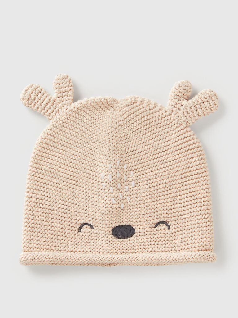 Crochet hat with applique