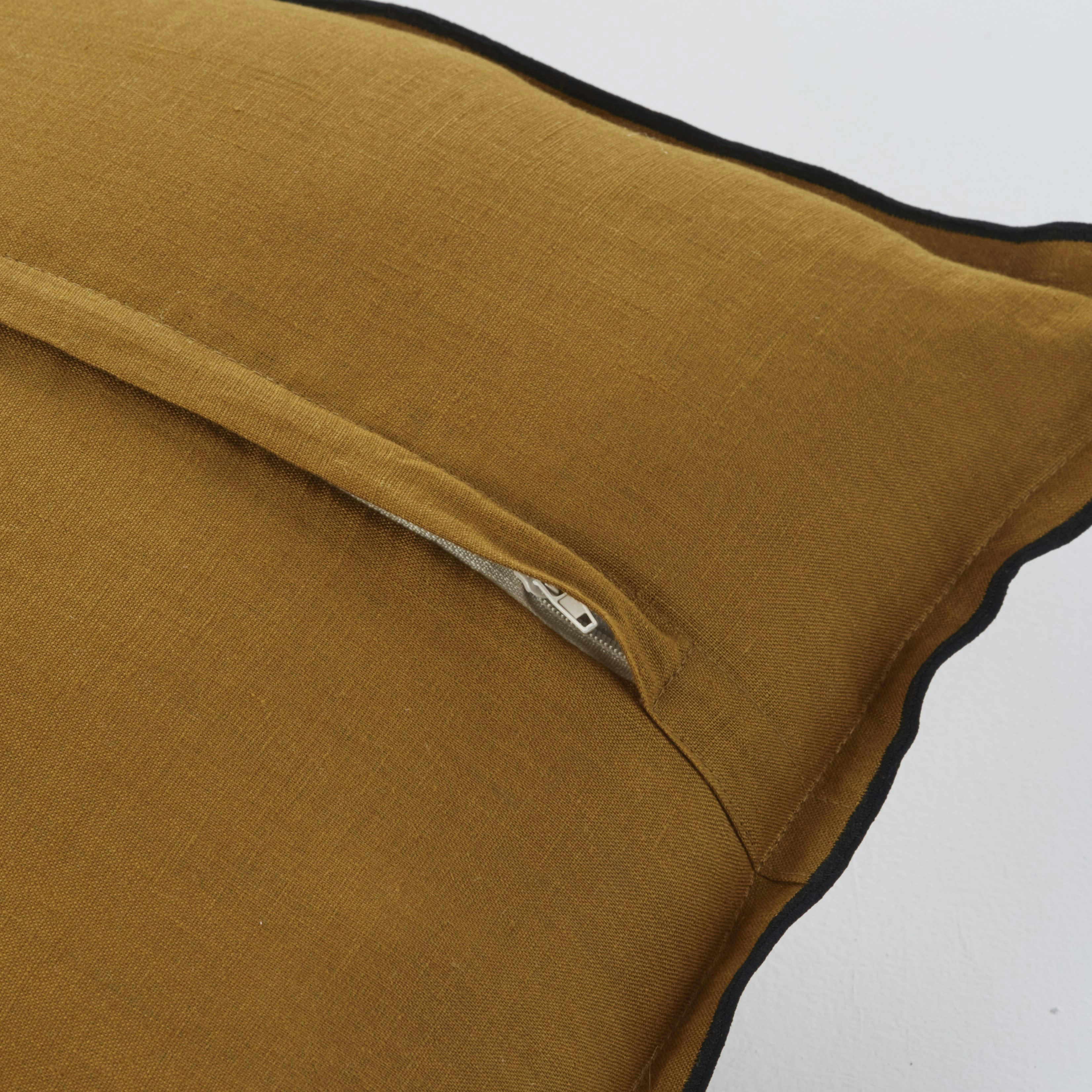 - Coussin en lin lavé coloris bronze 60x40