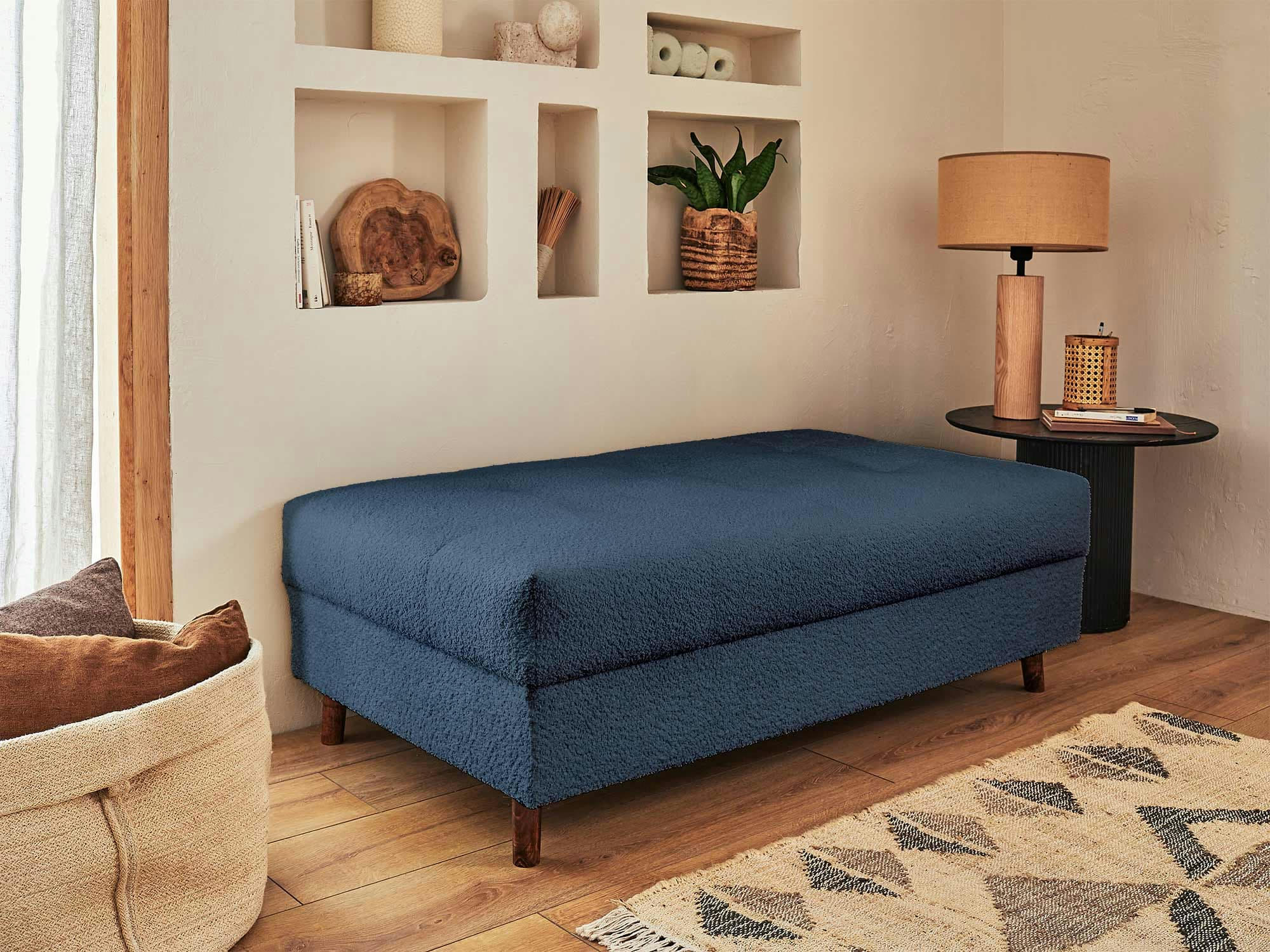 RUNE - Pouf en tissu bouclette bleu nuit