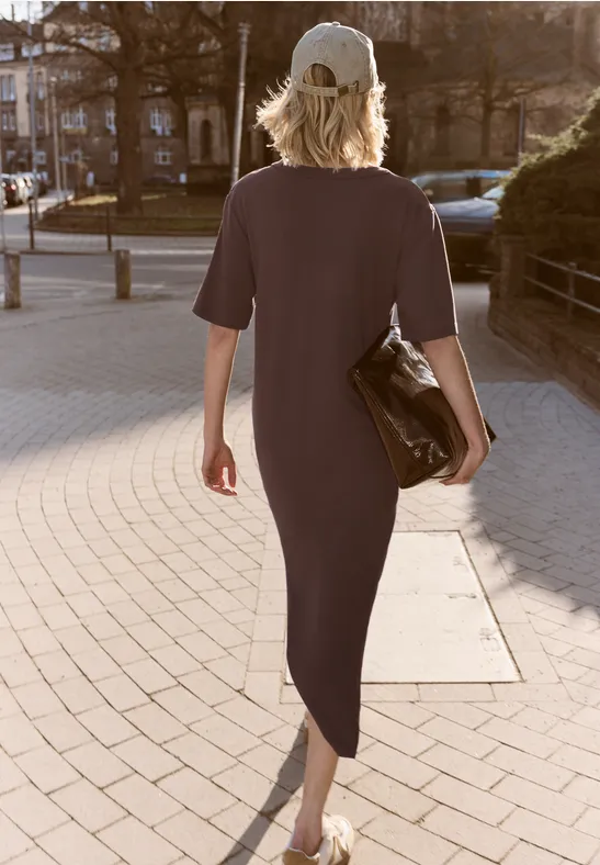 Midi-Kleid mit Rundhals und Knopfdetail