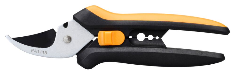 BESKJÆRINGSSAKS FISKARS SOLID SP140