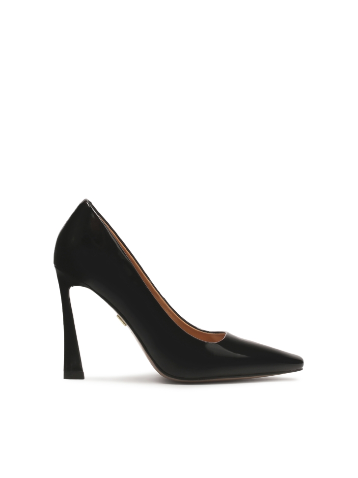 Patent leather pumps with an unusual heel
