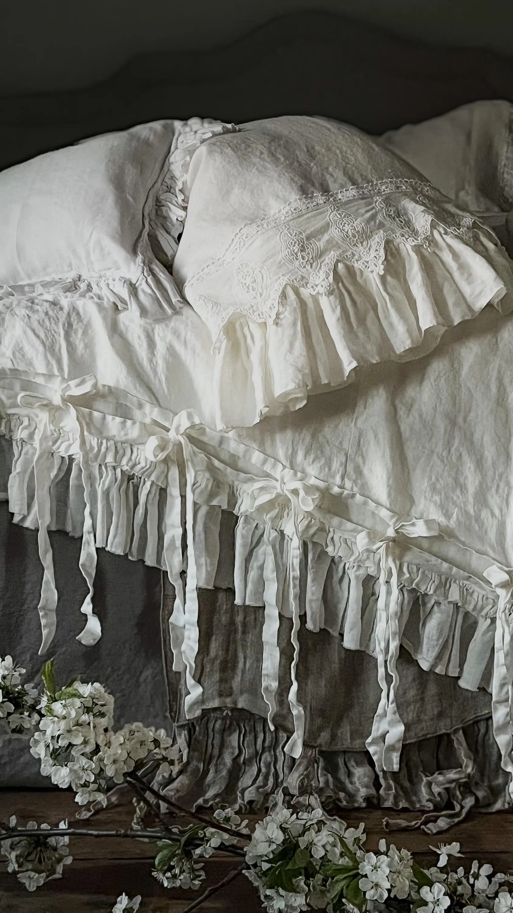 New- 2pcs ‘Ovia’ pure linen and lace ruffles pillowcases