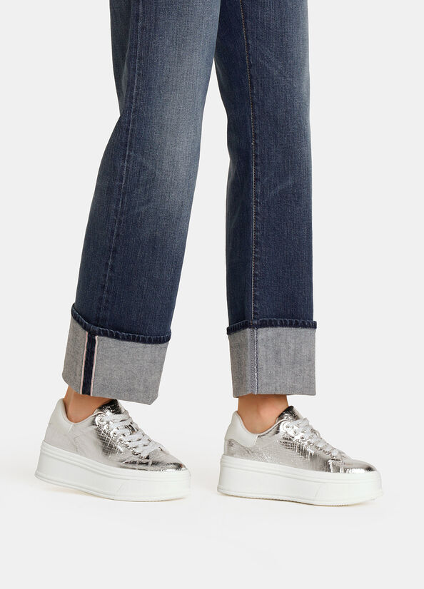 Sneakers in crackle