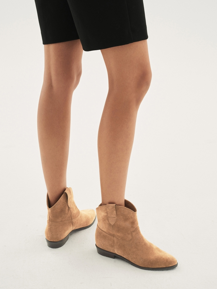 Ladies' light brown boots