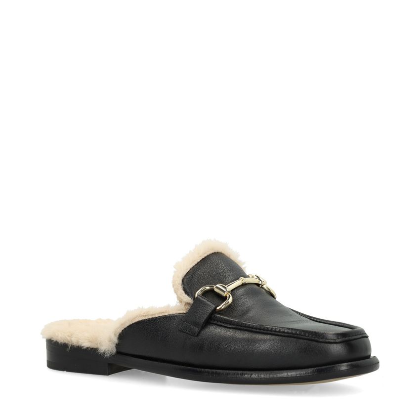 Manfield Zwarte leren instappers met gouden chain