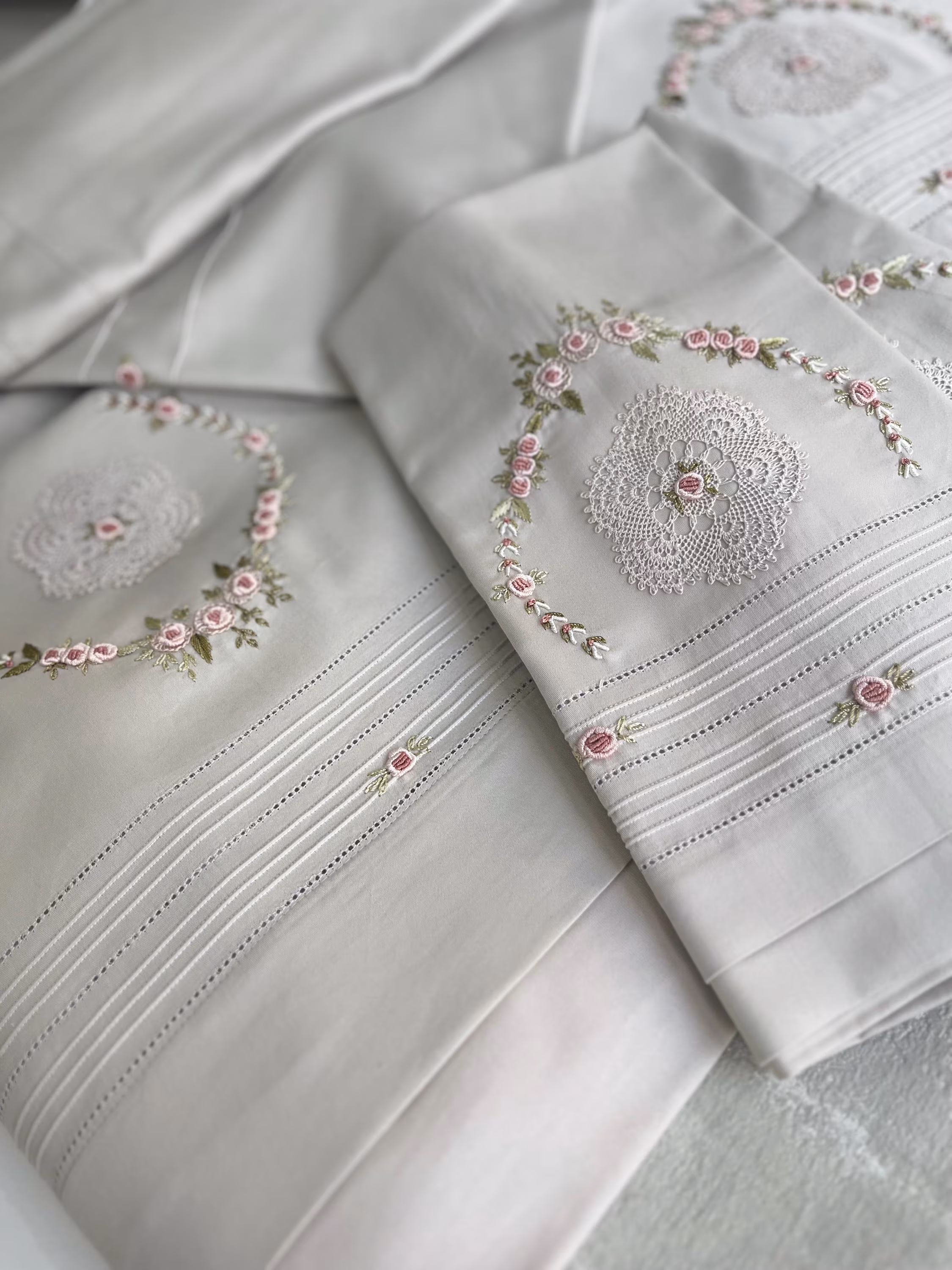 Hand Embroidered Duvet & Pike Set with 4 Pillowcases – Handmade Lace Bedding