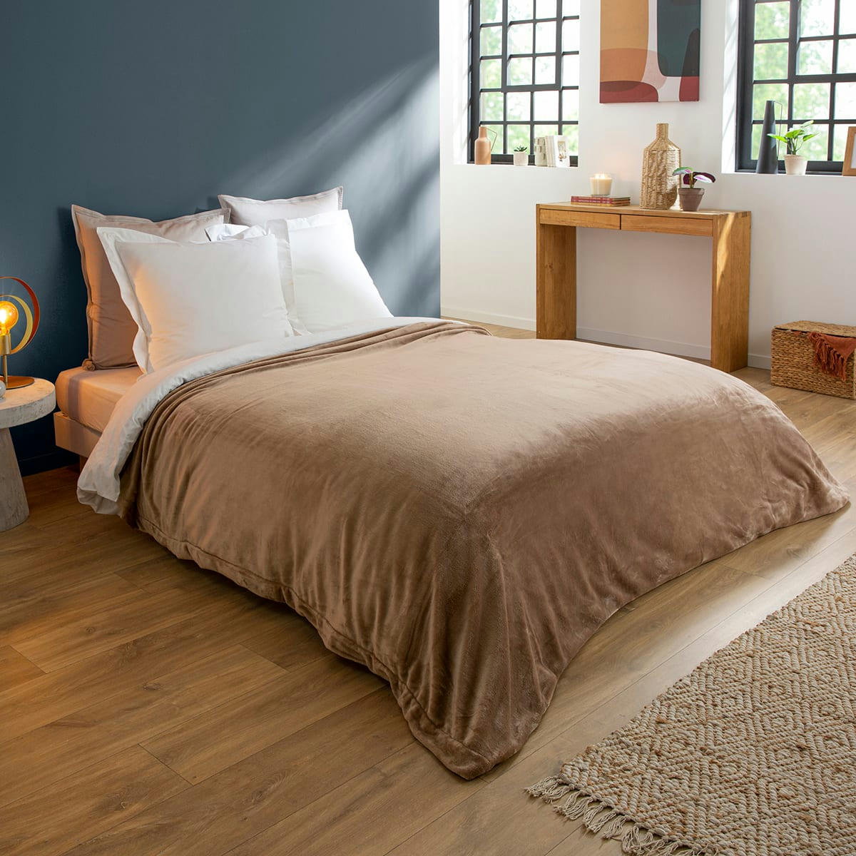 - Couverture Polaire Extra Douce Coloris Taupe 240x260 cm - DODO