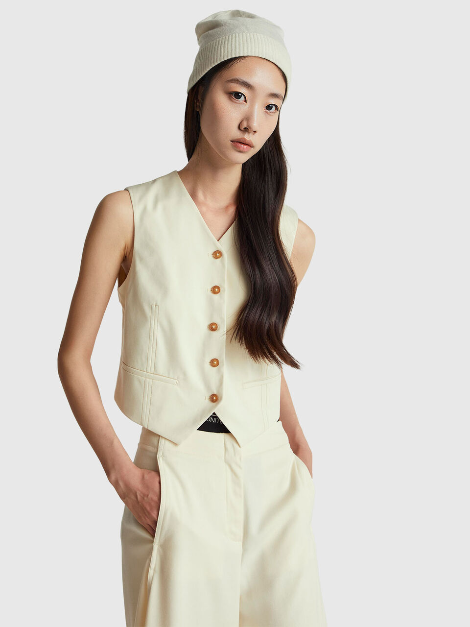 Vest in wool and viscose blend