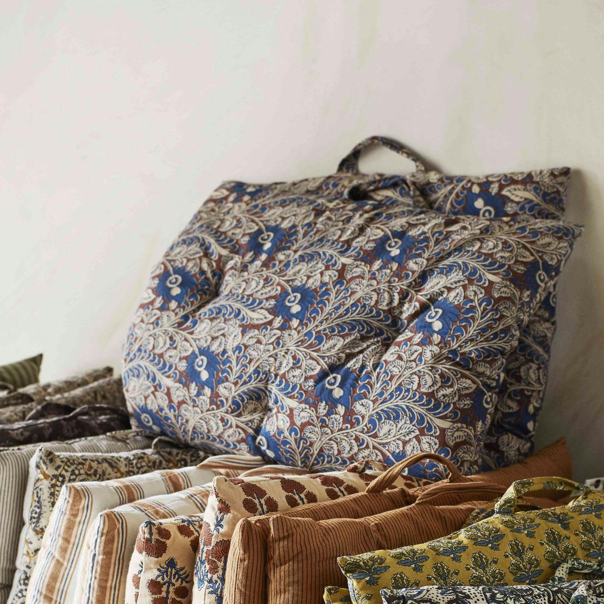 - Matelas de sol imprimé en coton indigo motifs floraux - 60 x 100 cm