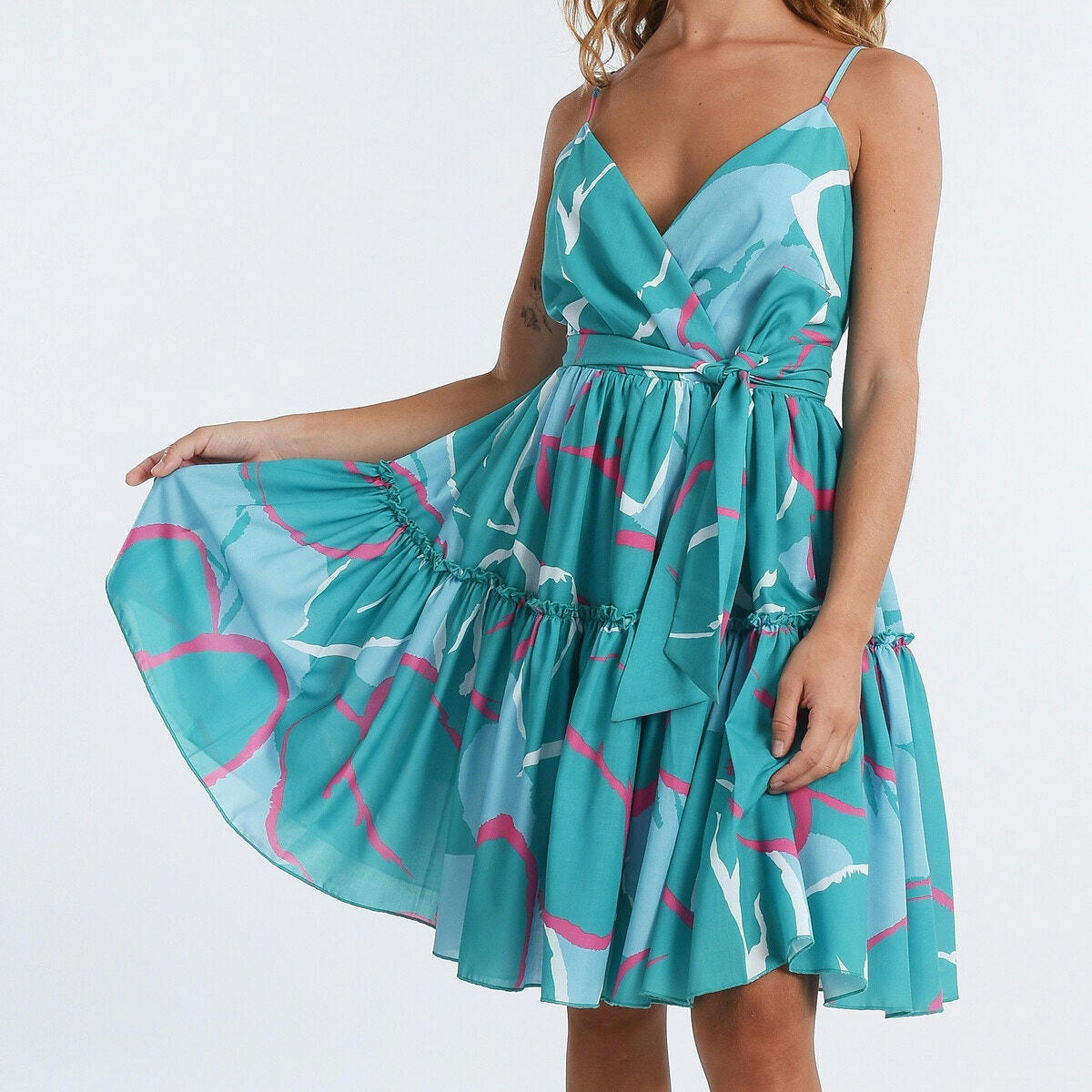 Robe courte évasée, fines bretelles, imprimée
