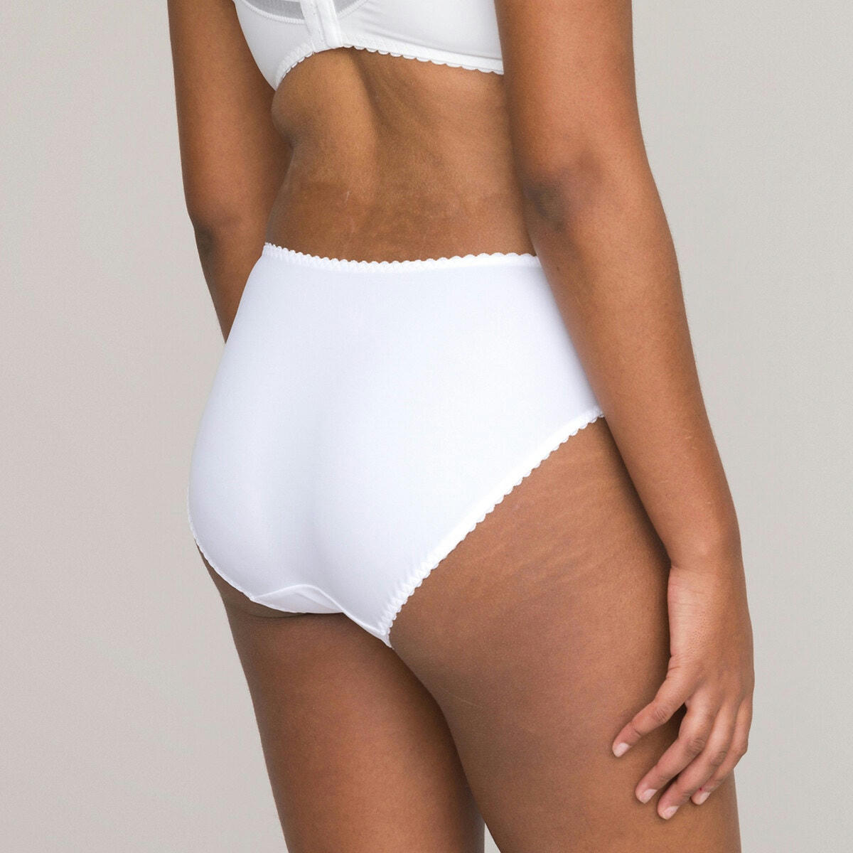 Slip en dentelle et microfibre