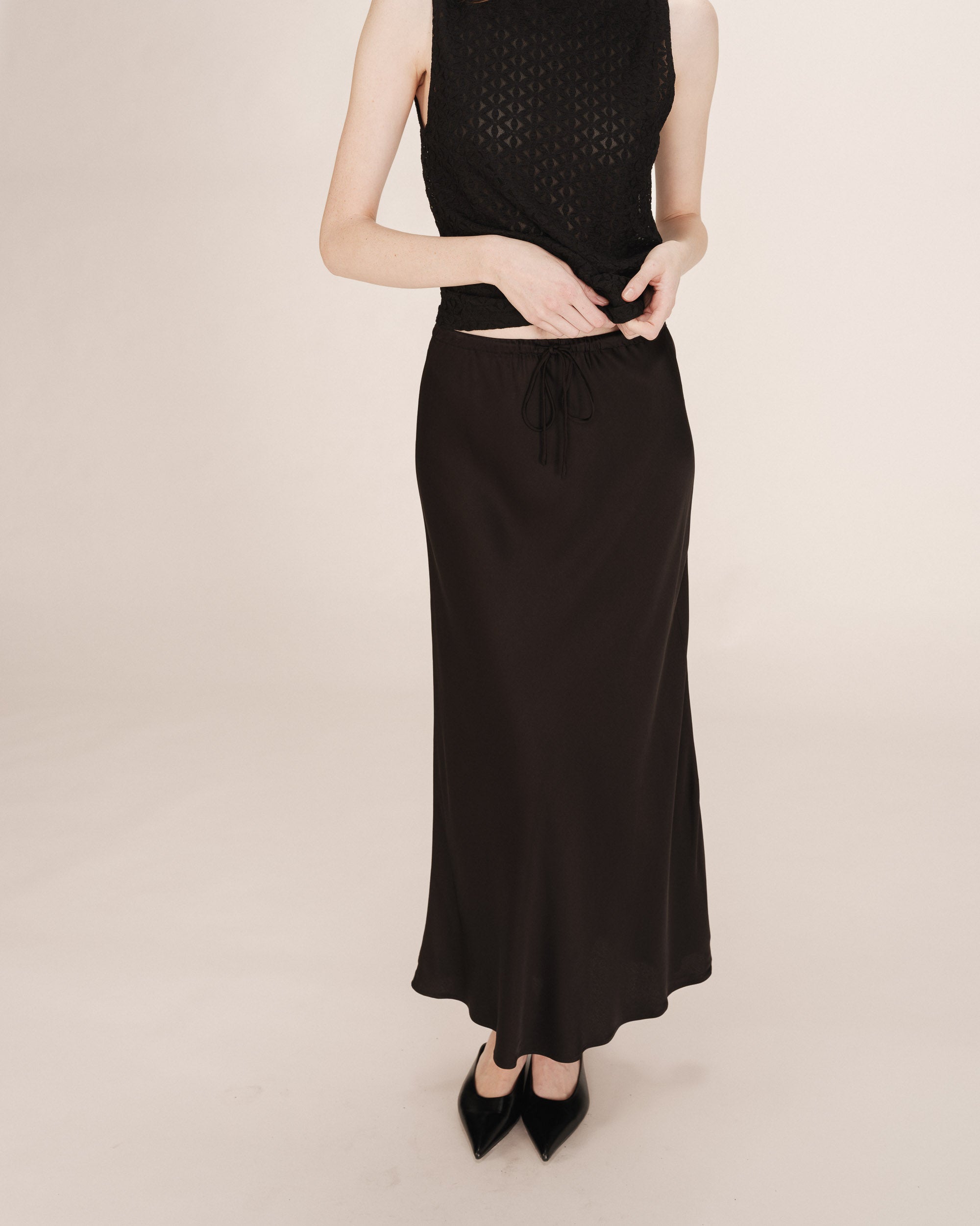 Jupe longue en satin noir Talmas