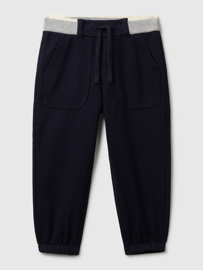 Sweatpants with drawstring