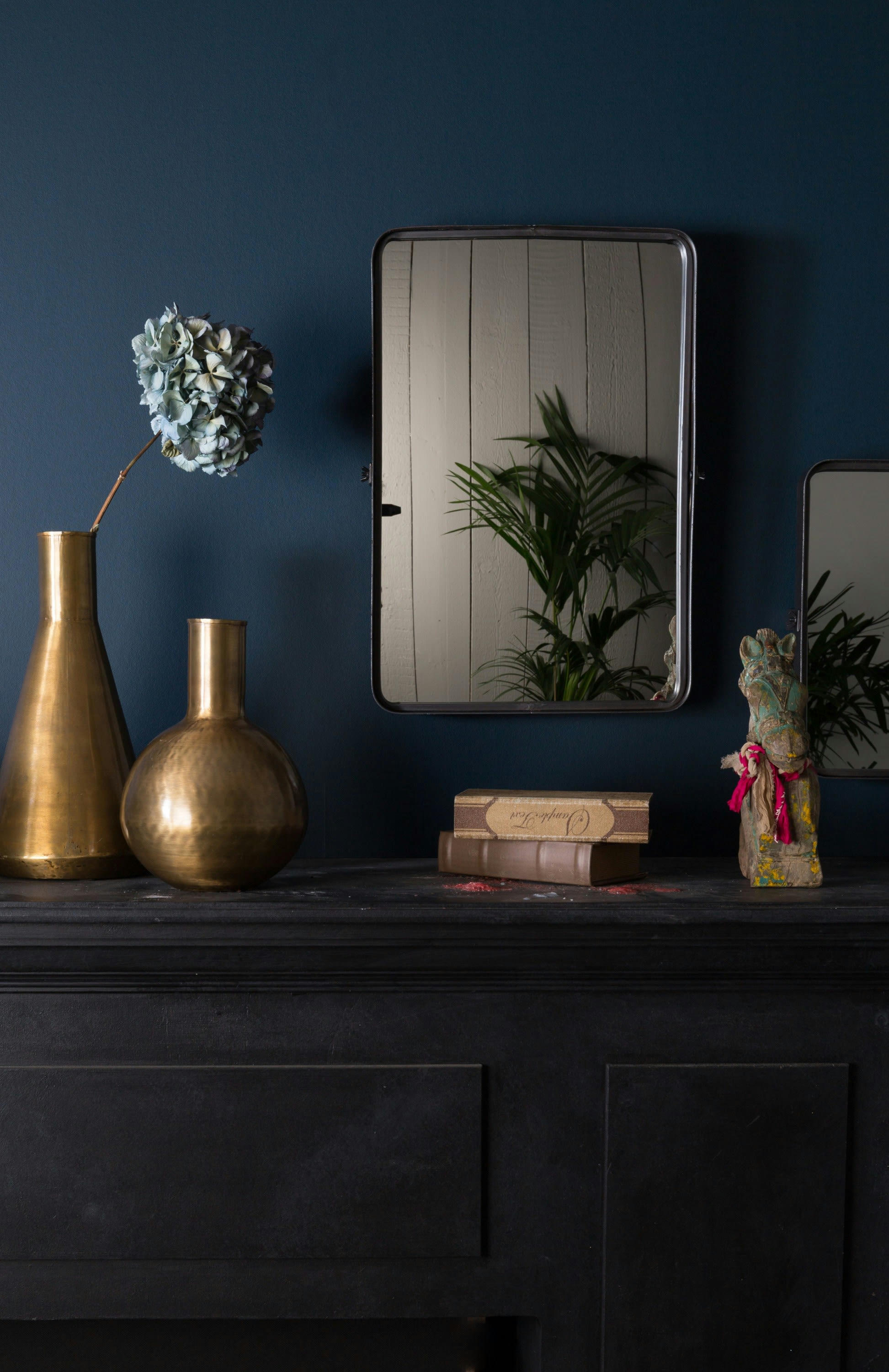 POKE - Miroir M en fer noir