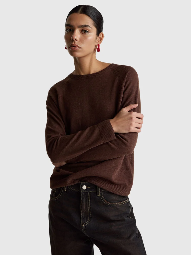 Dark brown crew neck sweater in cashmere and wool blend