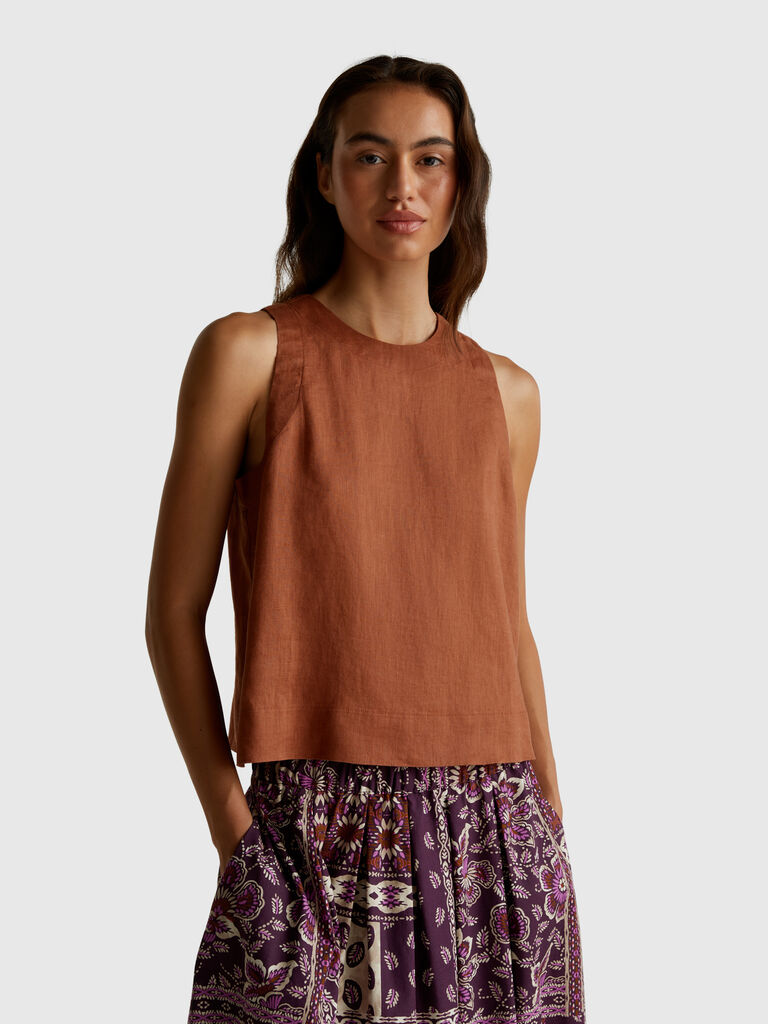 Sleeveless top in pure linen
