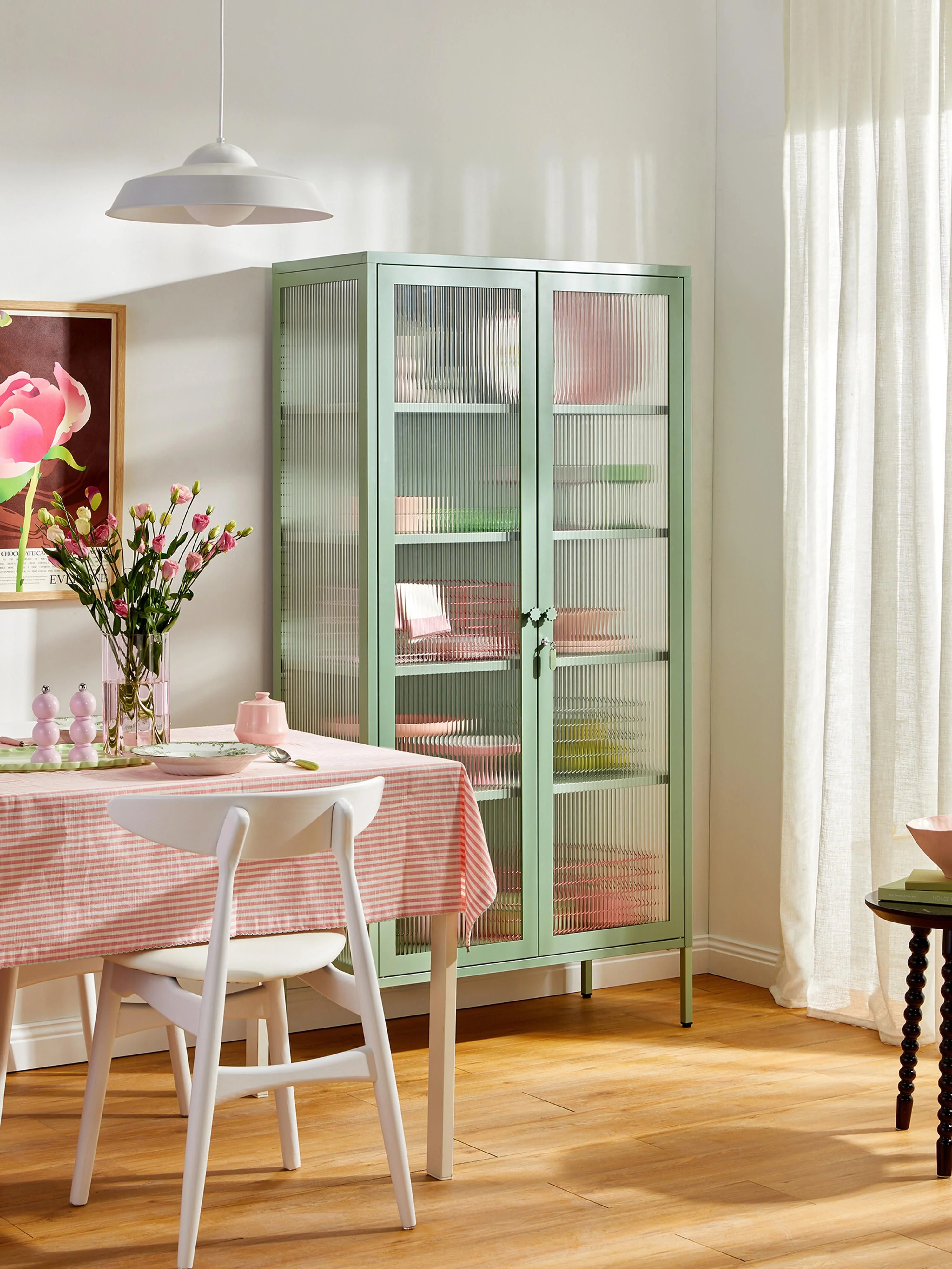 Metall-Vitrine The Collector mit geriffeltem Glas
