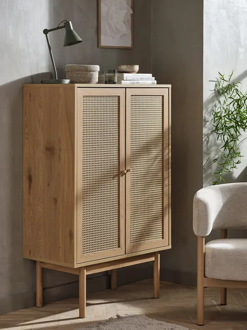Skab HILLESTED 2 låger varm egefarve/polyrattan