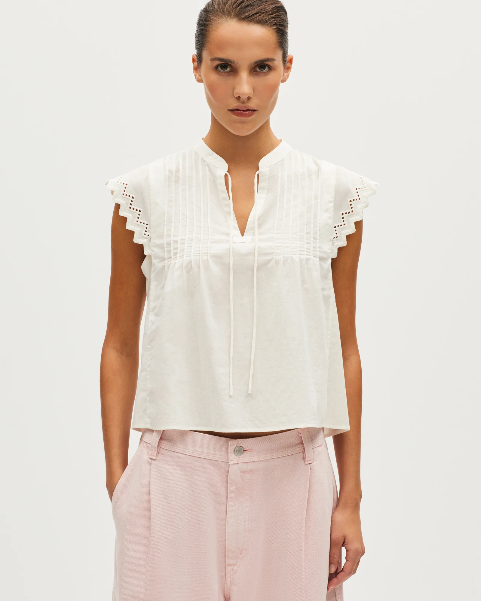 Blouse brodée sans manches en coton