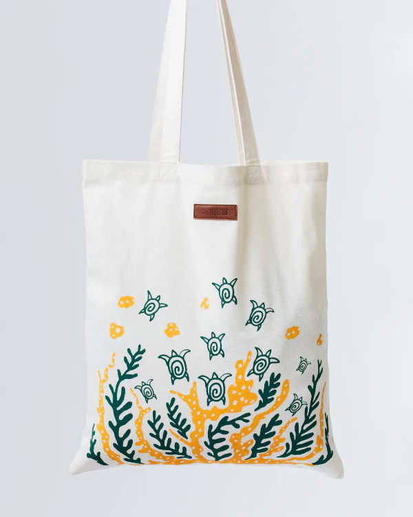 Swimming Turtles Everyday Tote