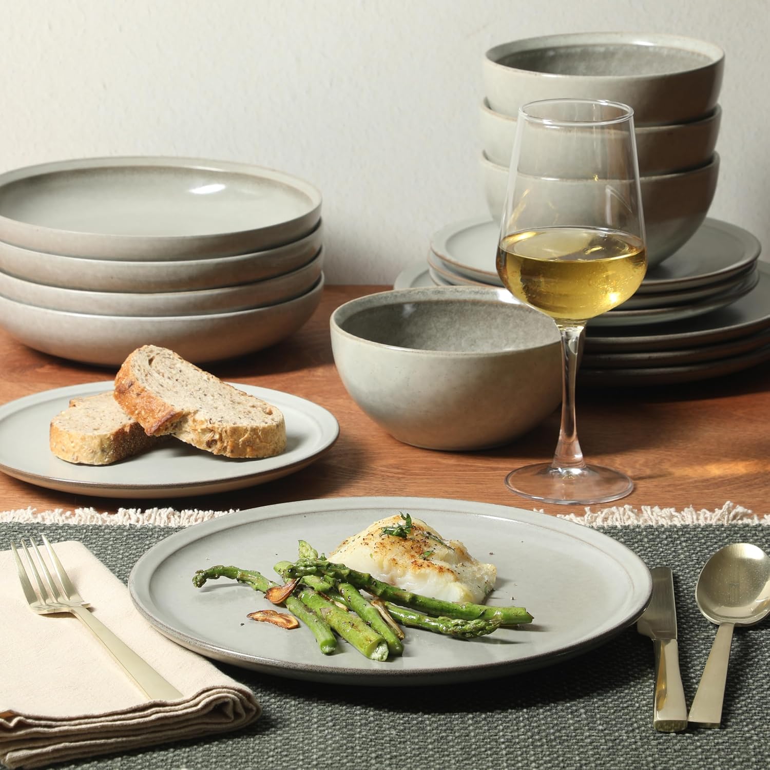Gibson Elite Beckett Stoneware Matte Reactive Glaze 16 Piece (Service for 4) Plates and Bowls Dinnerware Set - Ash White
