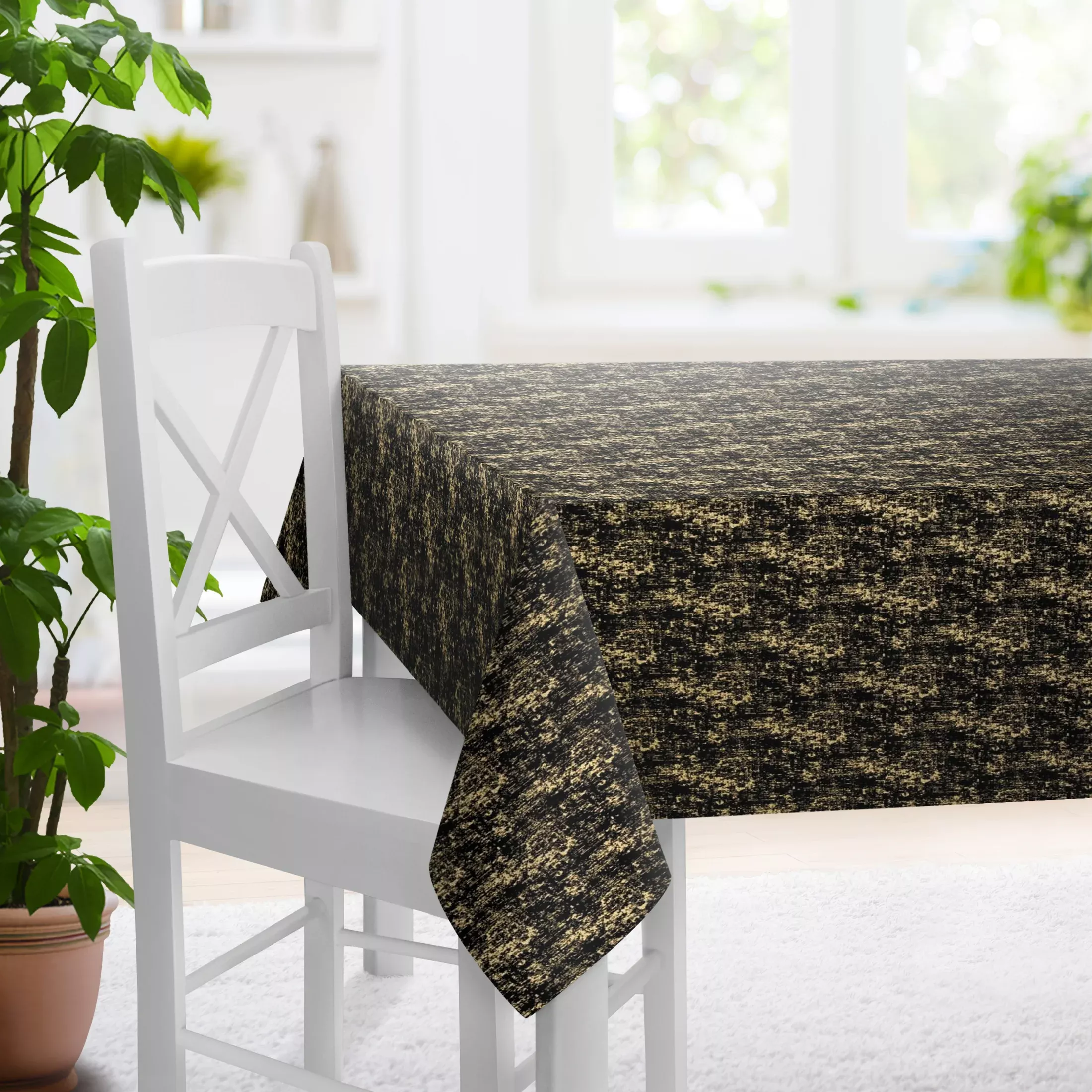 Obrus na wymiar MALLORCA czarno złocisty z miękkiej tkaniny szenilowej przetykanej błyszczącą nicią