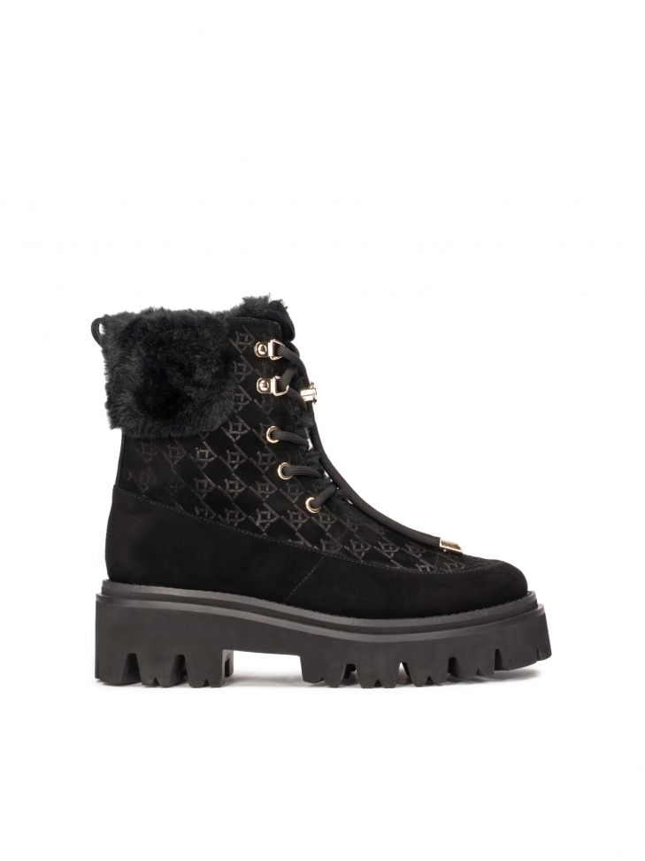 Suede boots with fur trim