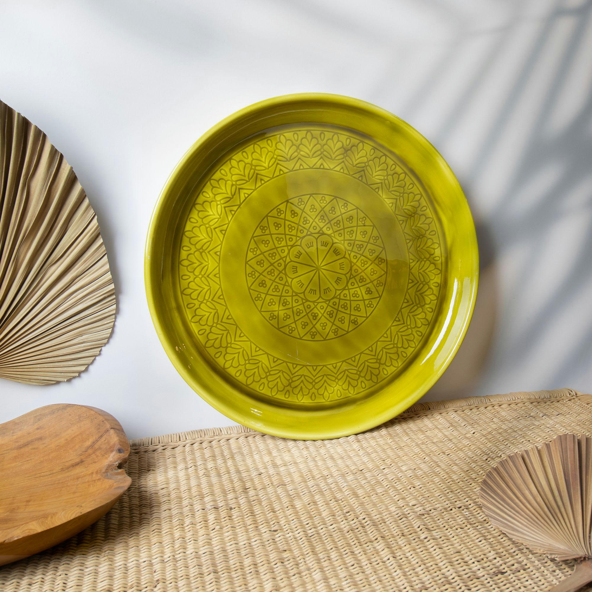 DELHI - Plateau rond en métal émaillé vert olive