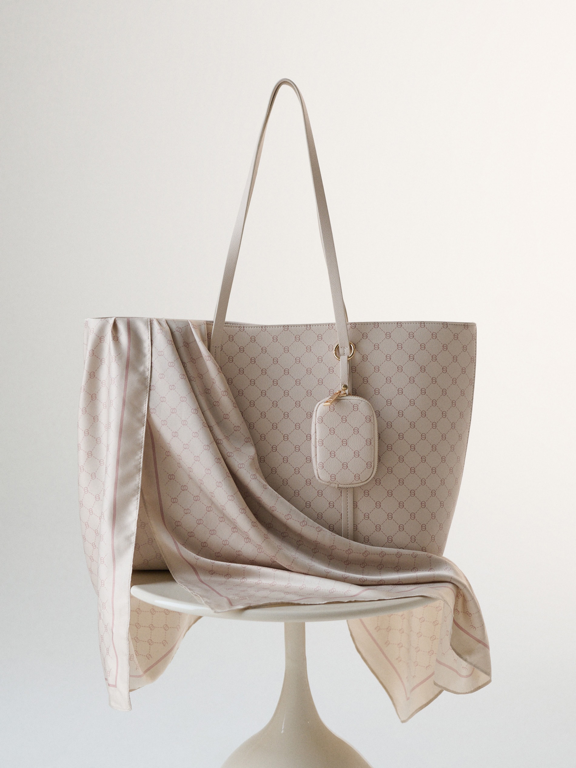 Duża torba tote w monogram z portfelem