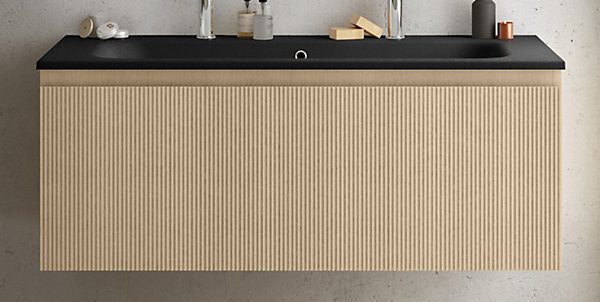 Meuble vasque suspendu plaqué chêne clair strié l.120 cm   plan vasque noir mat résine, Pura
