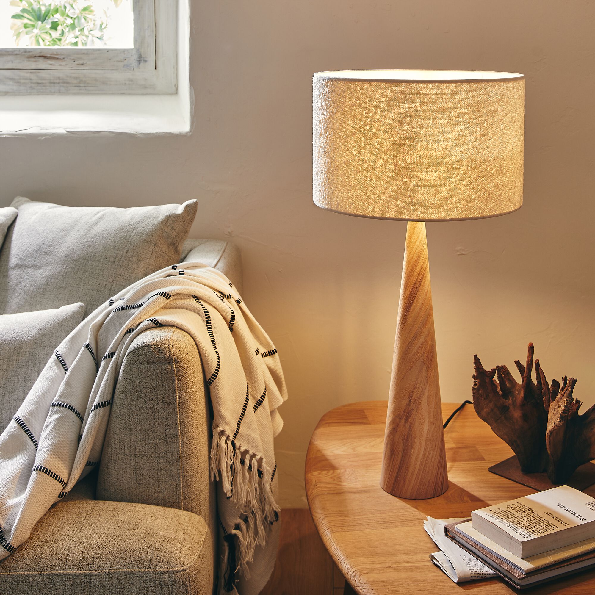 KONE - Pied de lampe à poser en métal effet bois clair H51,5cm - naturel