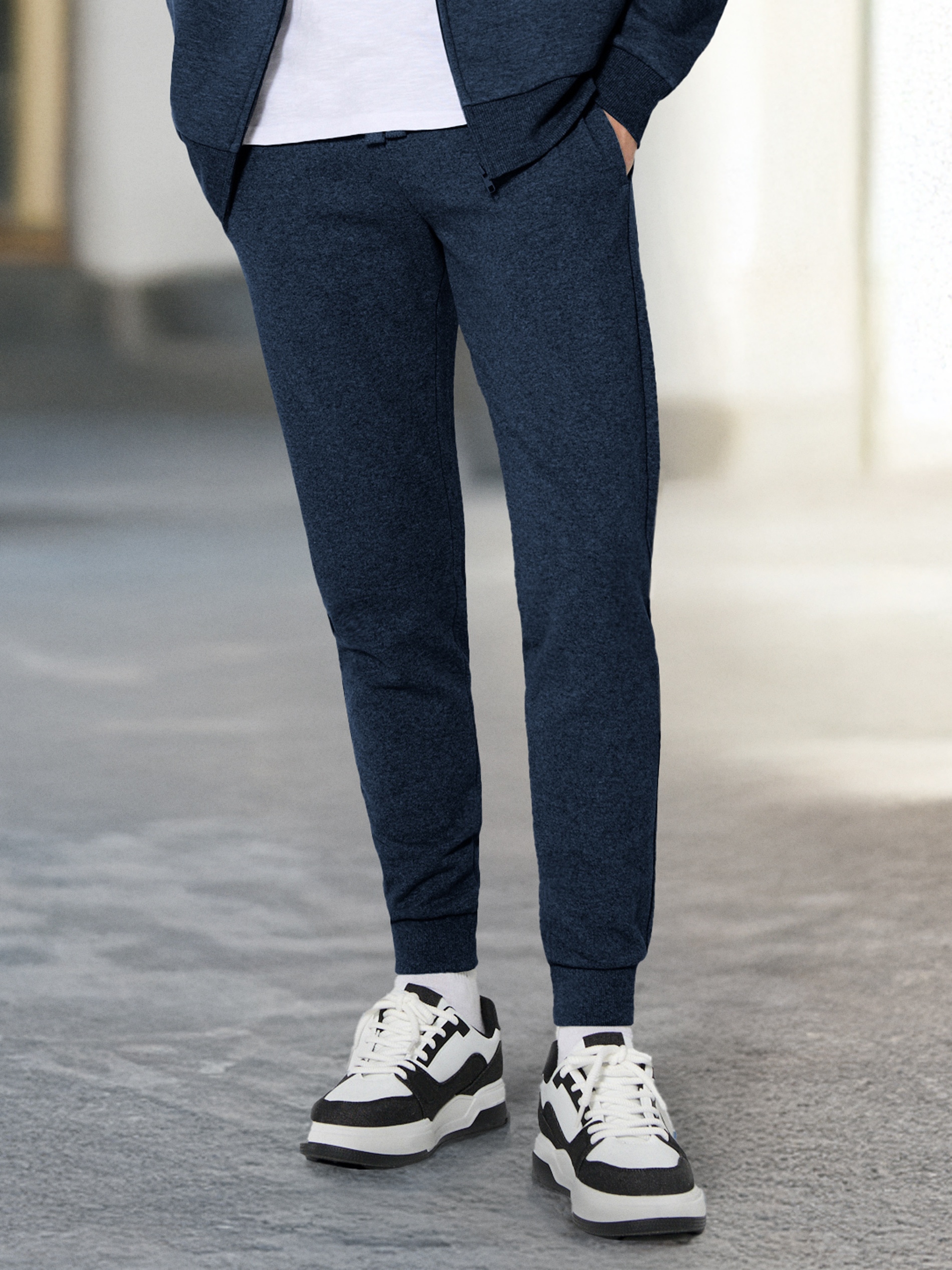Spodnie dresowe slim jogger