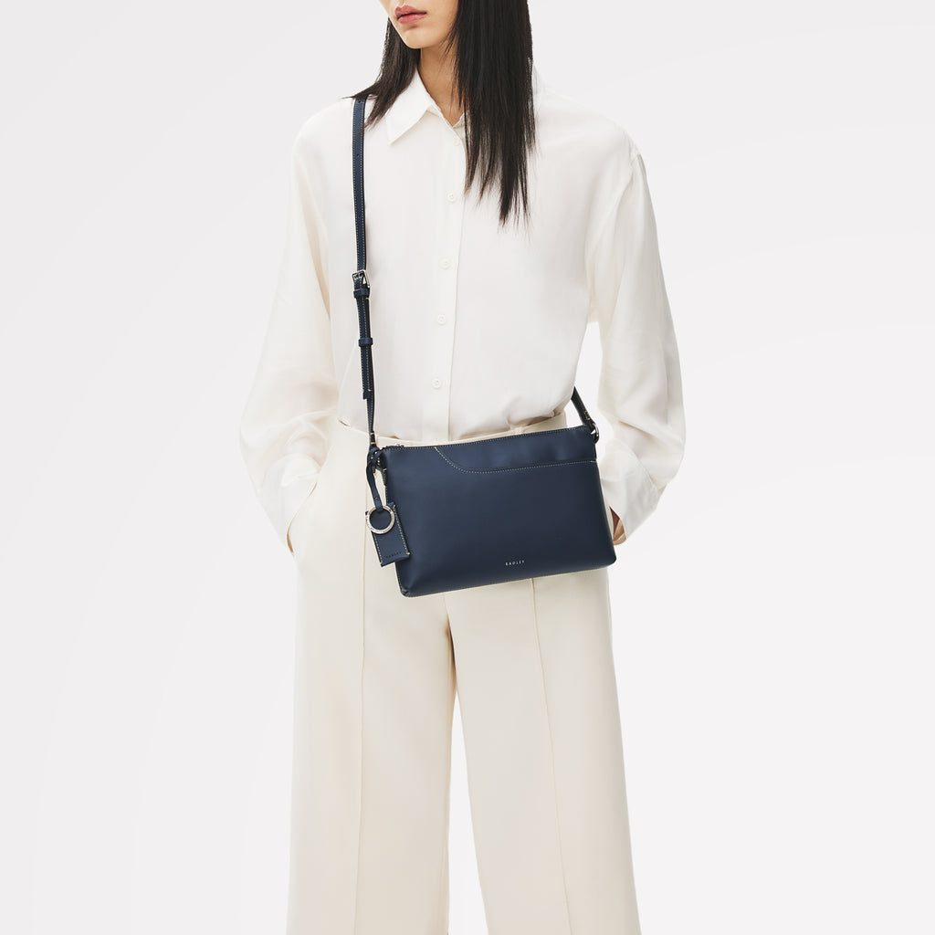 Pockets - Medium Ziptop EW Cross Body