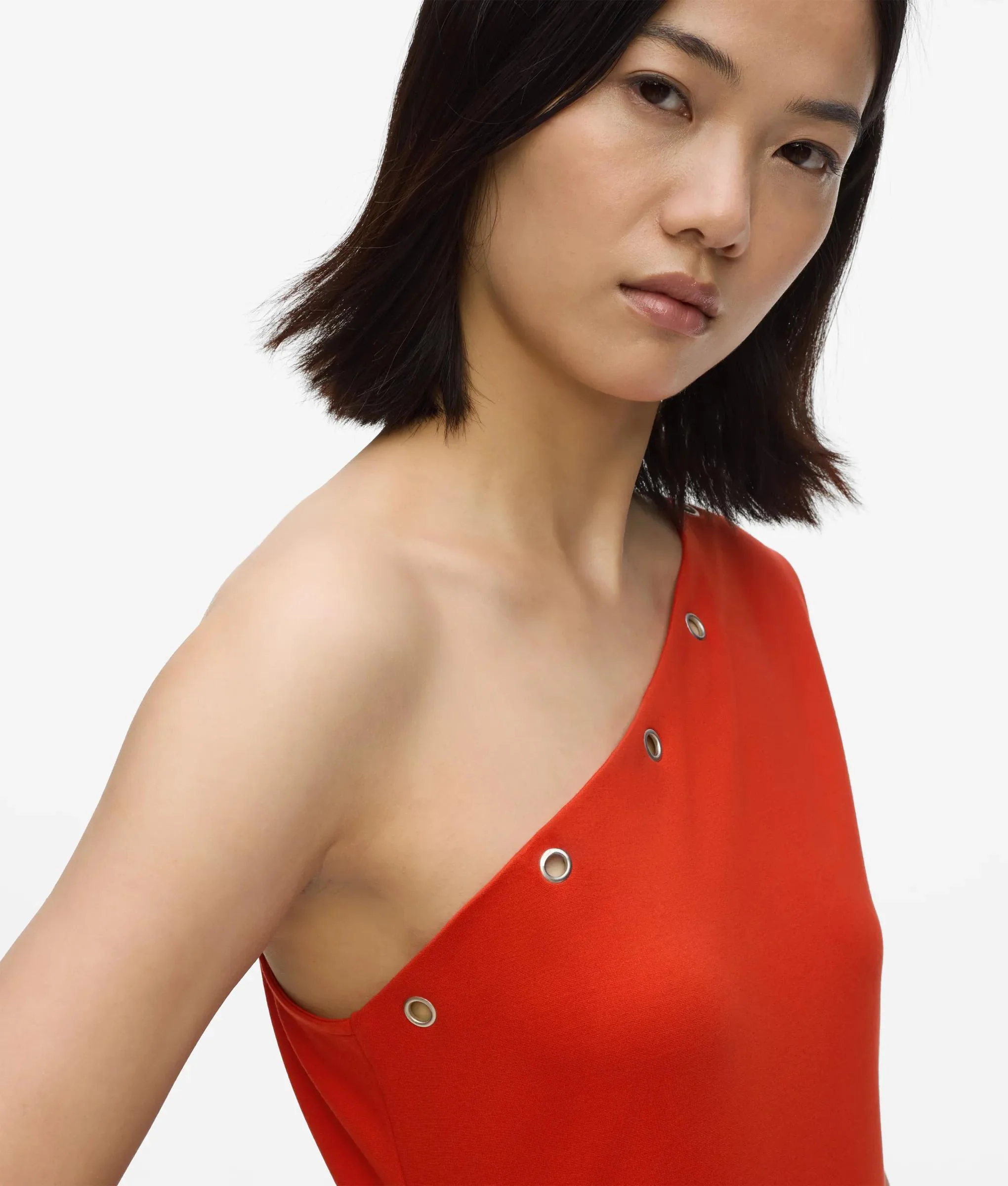 Robe ajustée à épaule dénudée