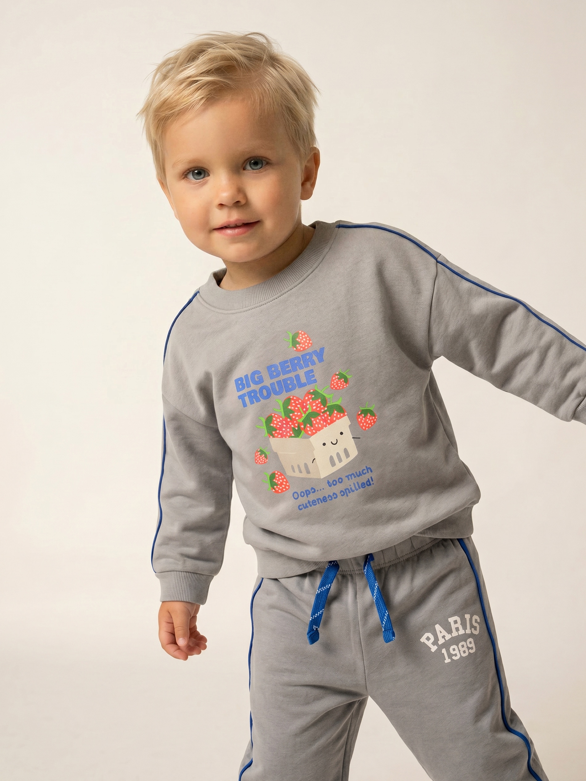 Bluza crewneck z nadrukiem truskawek