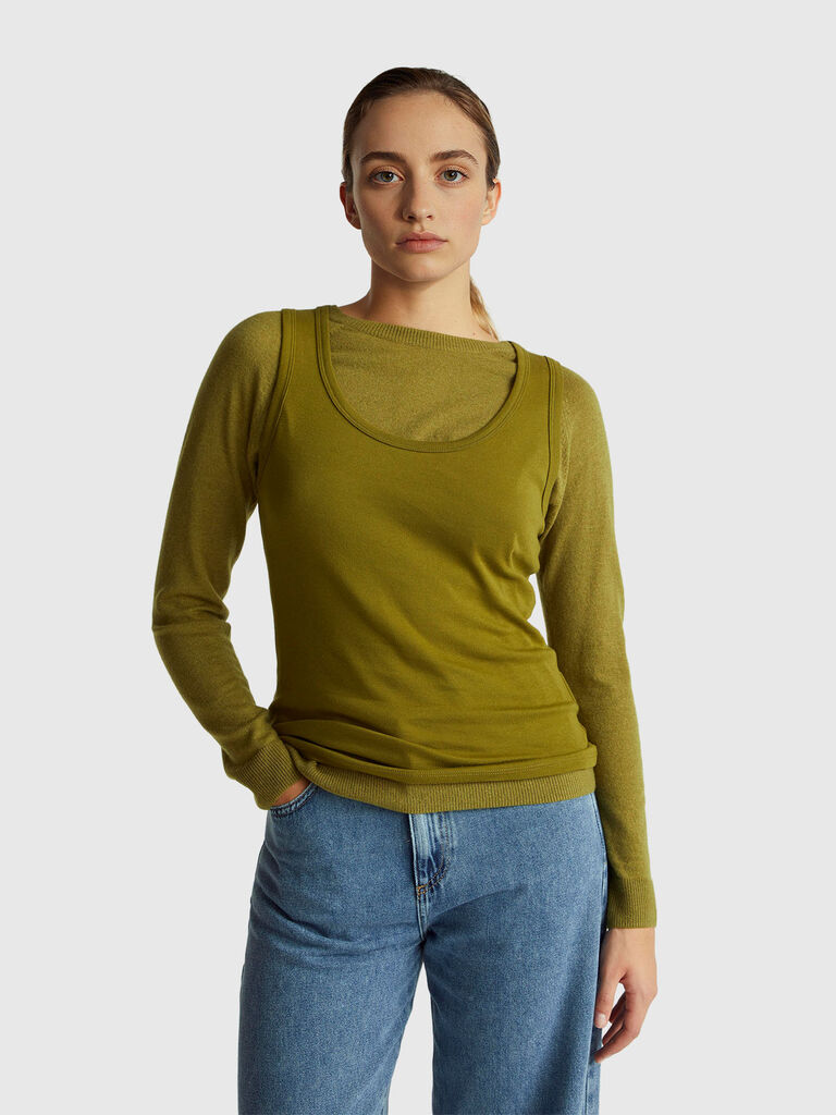 Military green crew neck sweater in cashmere and wool blend