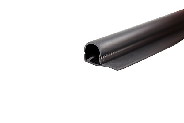 Joint PVC adhésif profil P Volden noir L.6 m