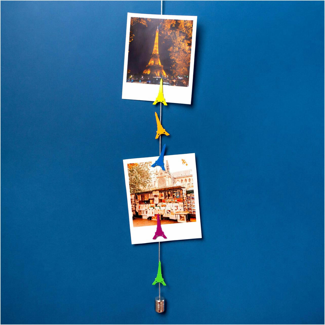 - Câble porte photos et magnets