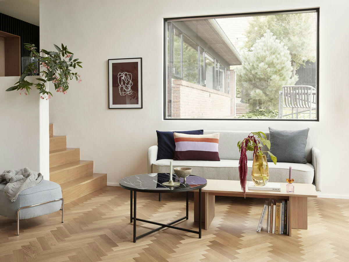 POND - Table en métal et verre noir