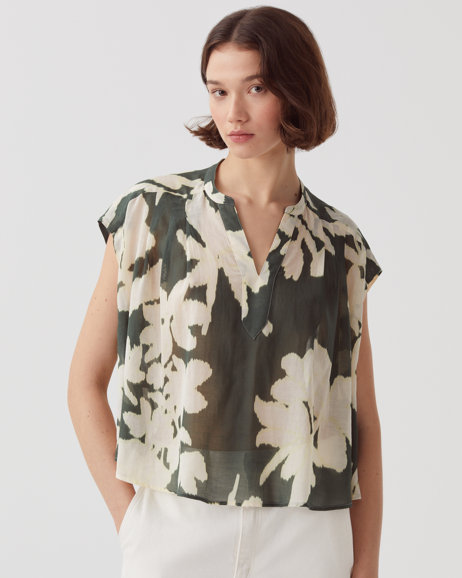 Blouse fluide sans manches en voile de coton