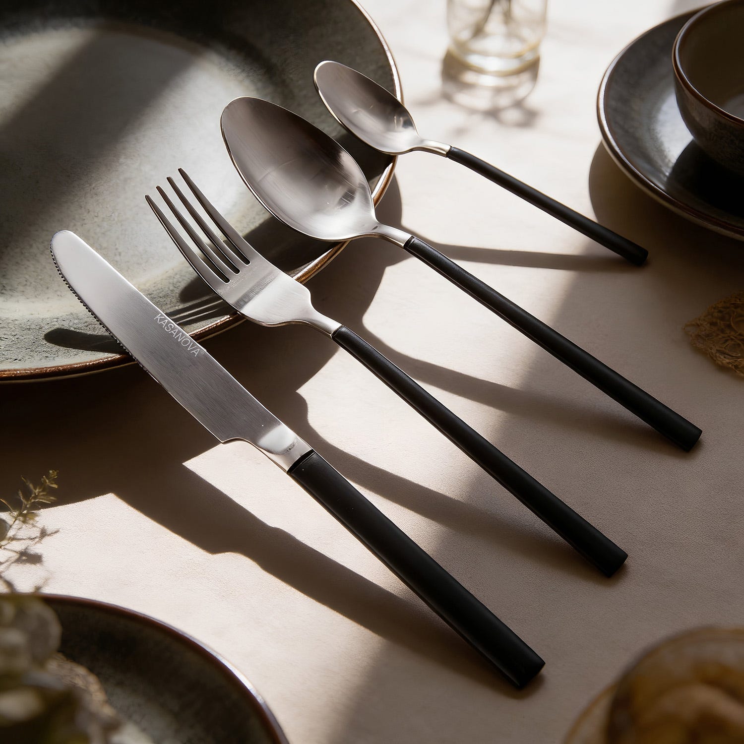 Set 24 posate acciaio inox manico nero Supreme
