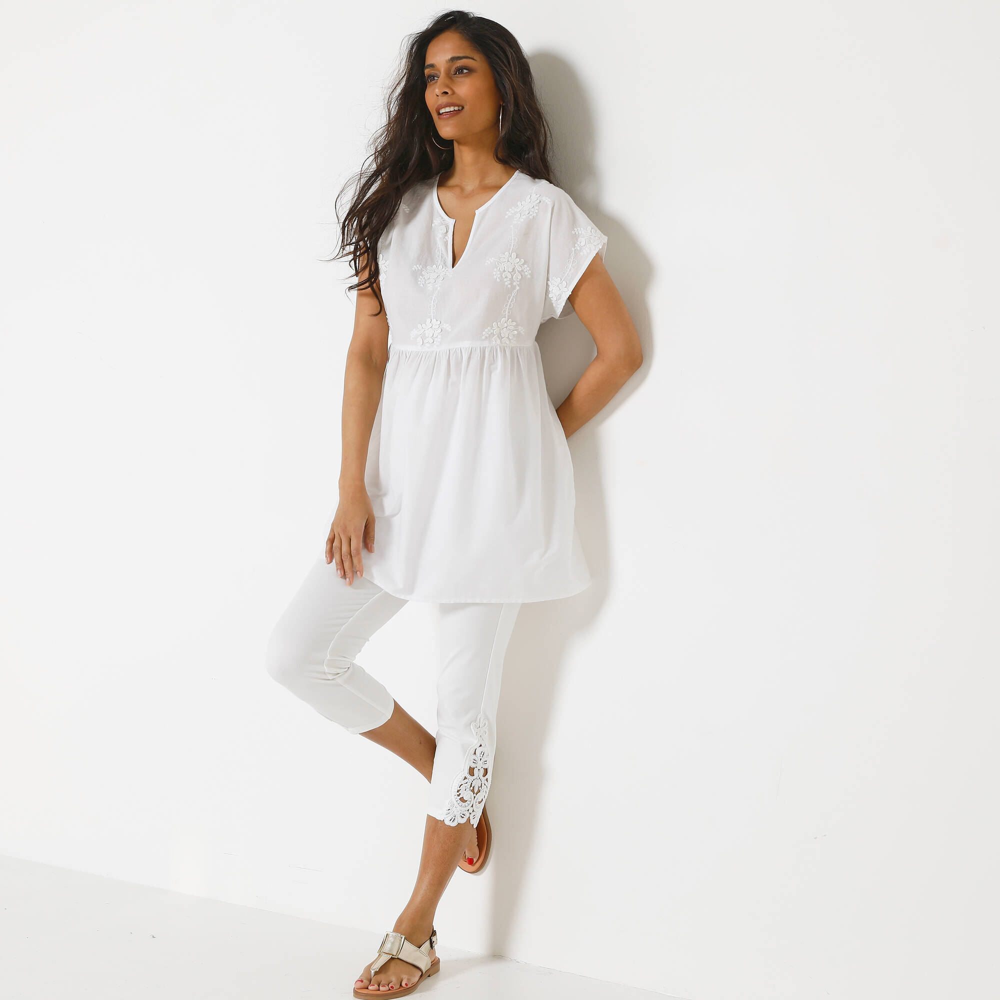 Tunique à plastron broderie anglaise, manches courtes