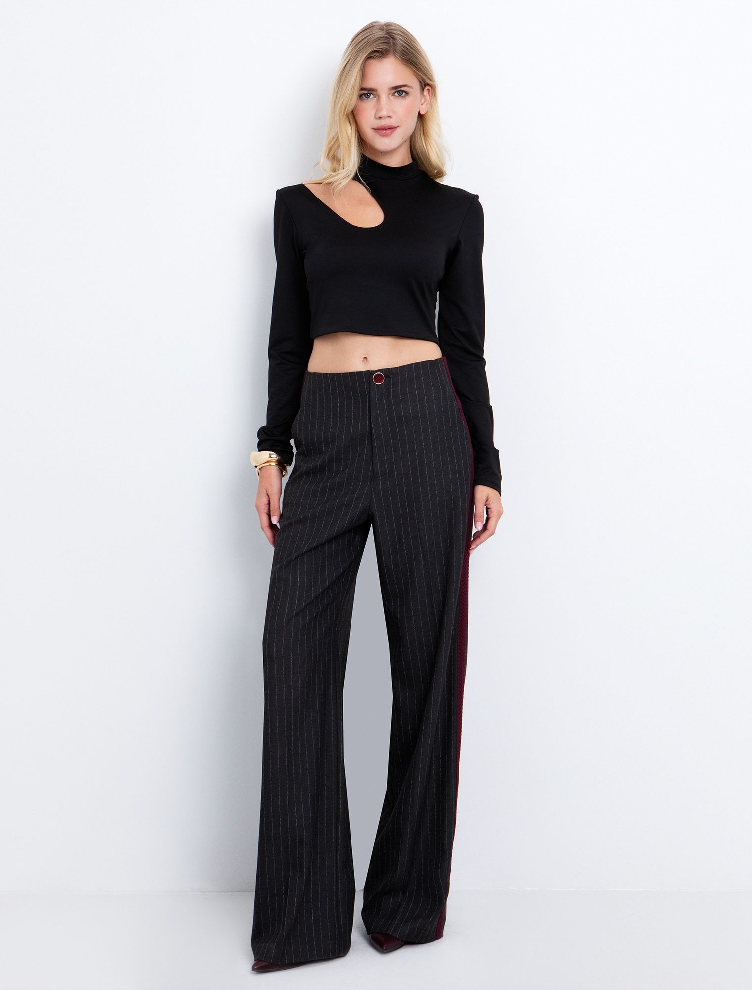 Crop τοπ με cut out