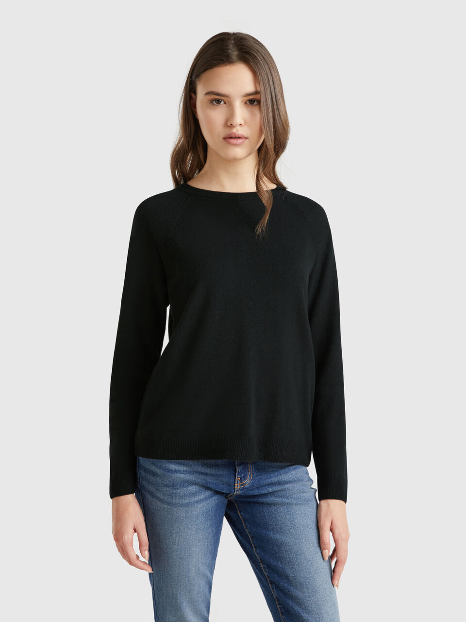 Black crew neck sweater in cashmere and wool blend