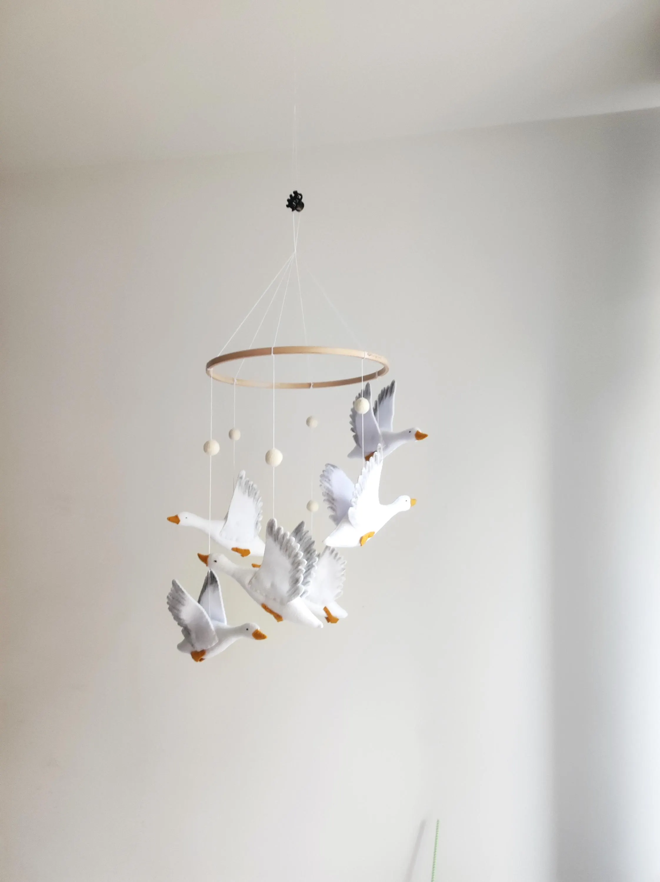 Goose baby nursery mobile - Baby mobile goose- Baby mobile neutral - Goose baby shower -Baby crib - felt gosse