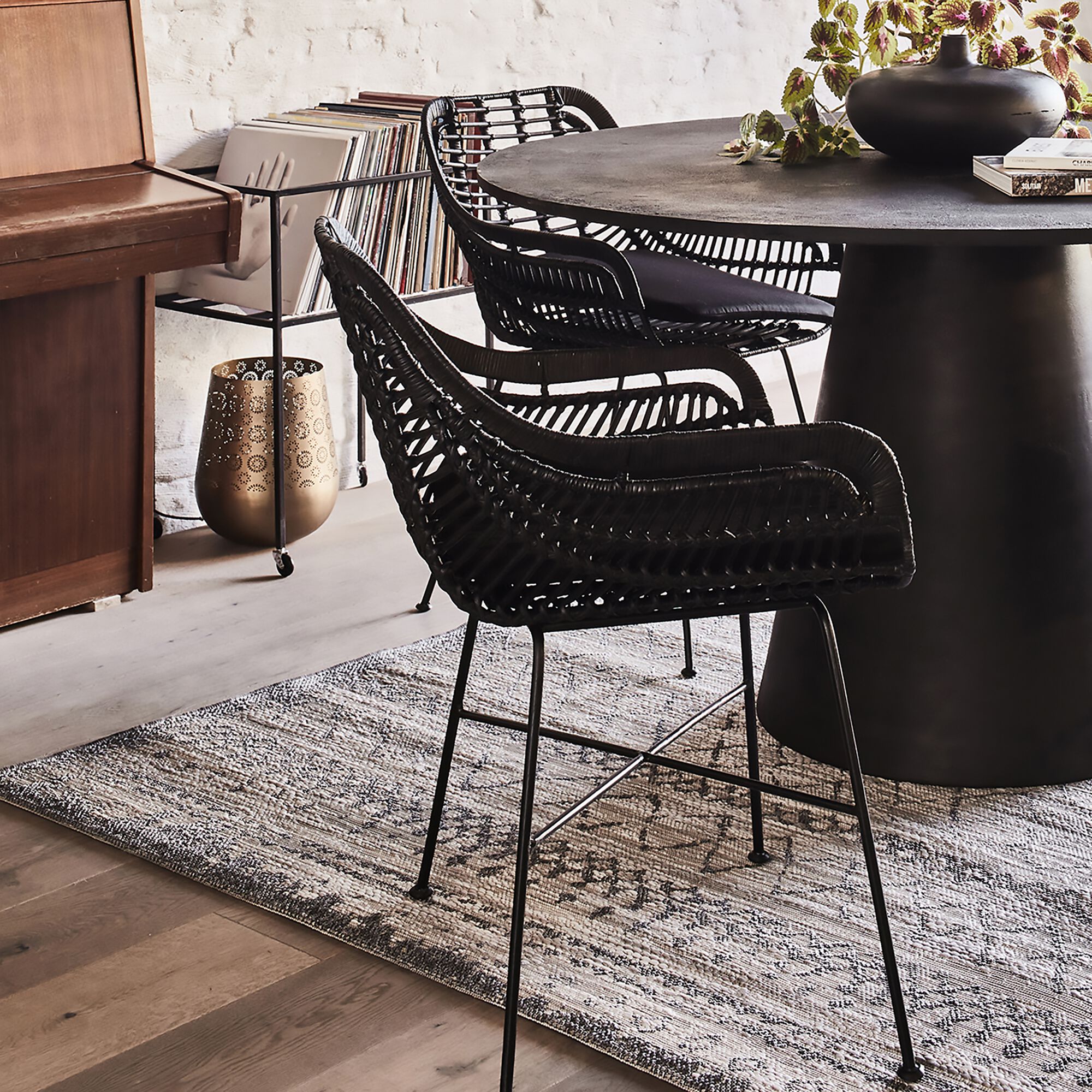 MILOU - Chaise en rotin avec accoudoirs - noir