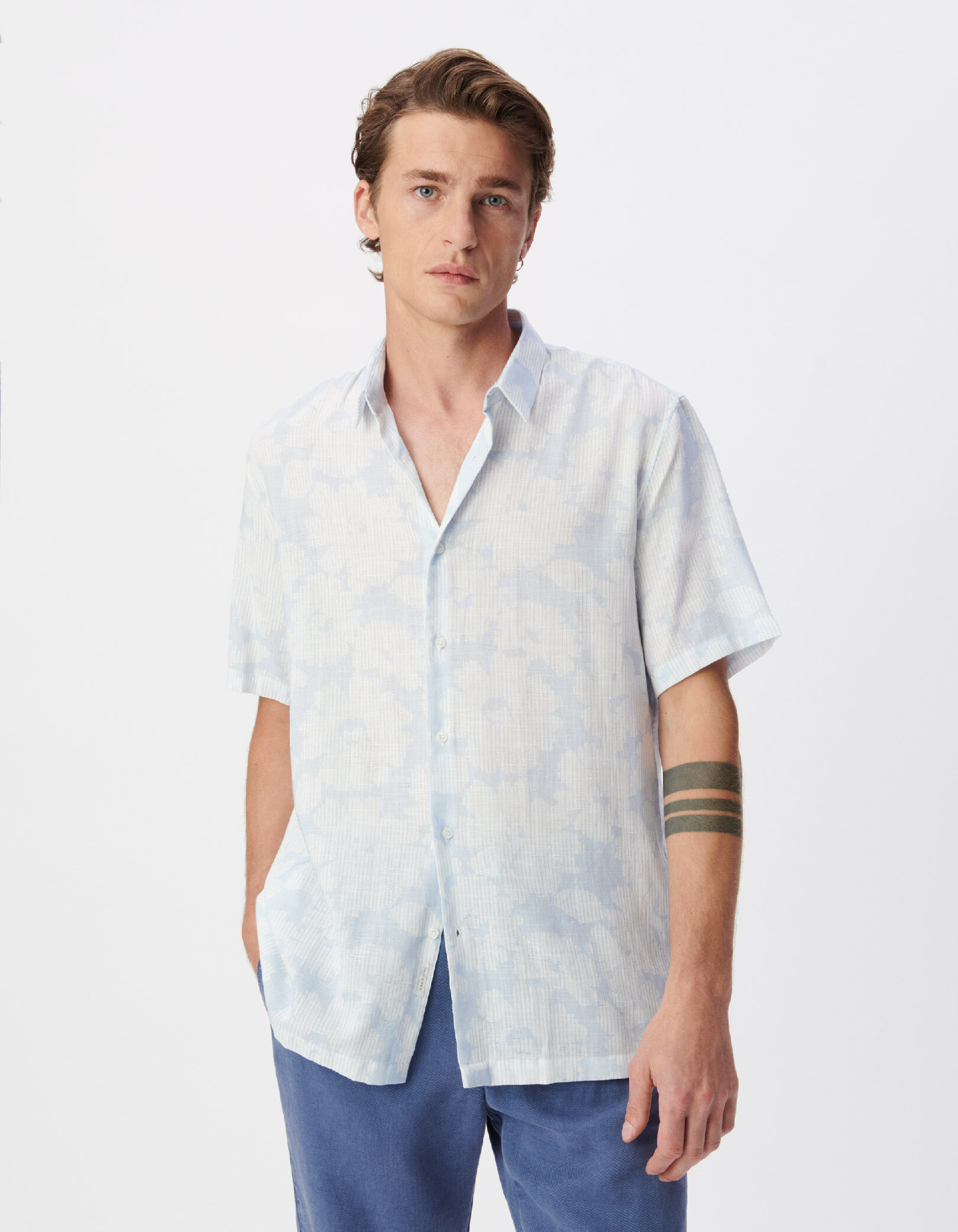 Chemise regular ciel imprimé floral rayé Homme