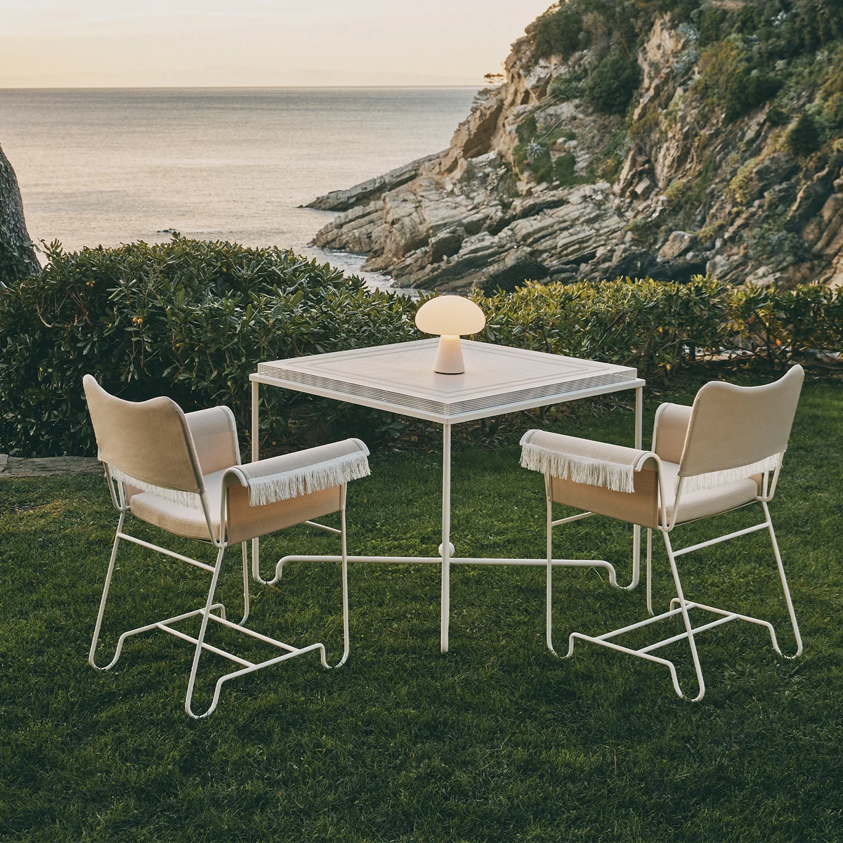 Gubi - Tropique Outdoor Esstisch, 90 x 90 cm, mattweiß