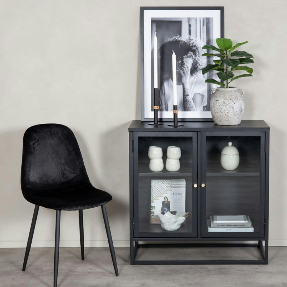 RIRI - Buffet bas avec portes vitrées en métal noir